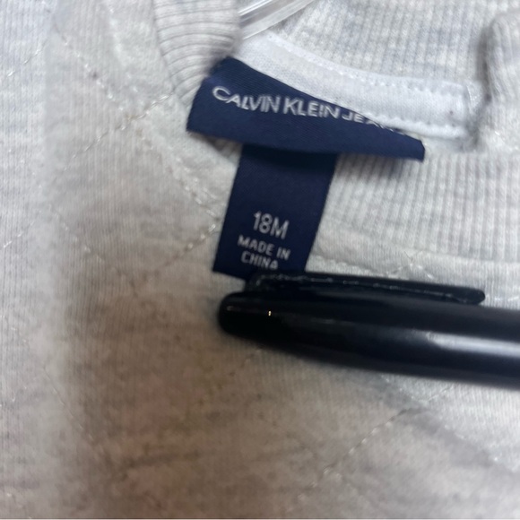 Calvin Klein Grey Quilted Crewneck Sweatshirt Logo 18 Months - Picture 6 of 10